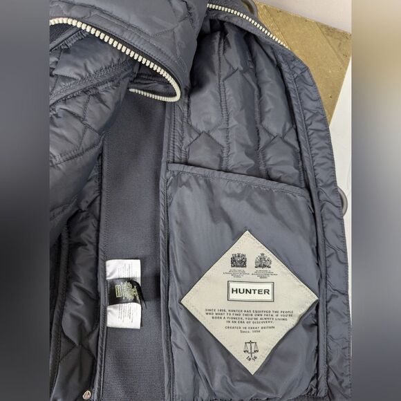 Hunter Quilted Lightweight Puffer Vest – Size XS – Charcoal Gray - Picture 6 of 9